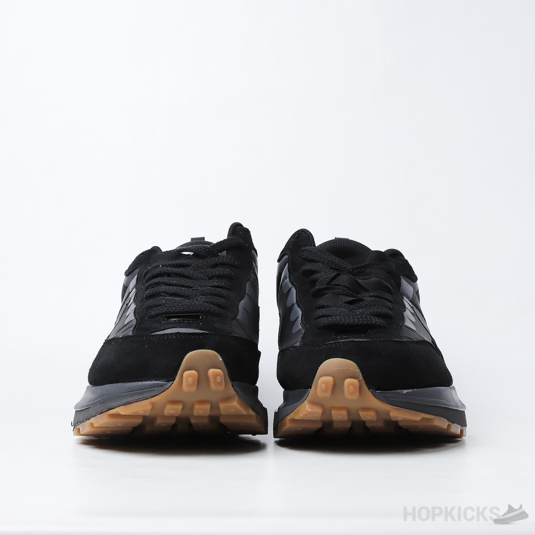 sacai nike vaporwaffle black gum